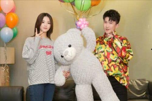 娱乐圈坐板凳吃瓜